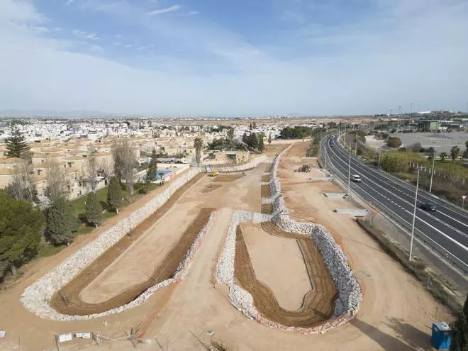Esta es la nueva balsa de laminación y parque inundable que Torrevieja abrirá en marzo en Doña Inés