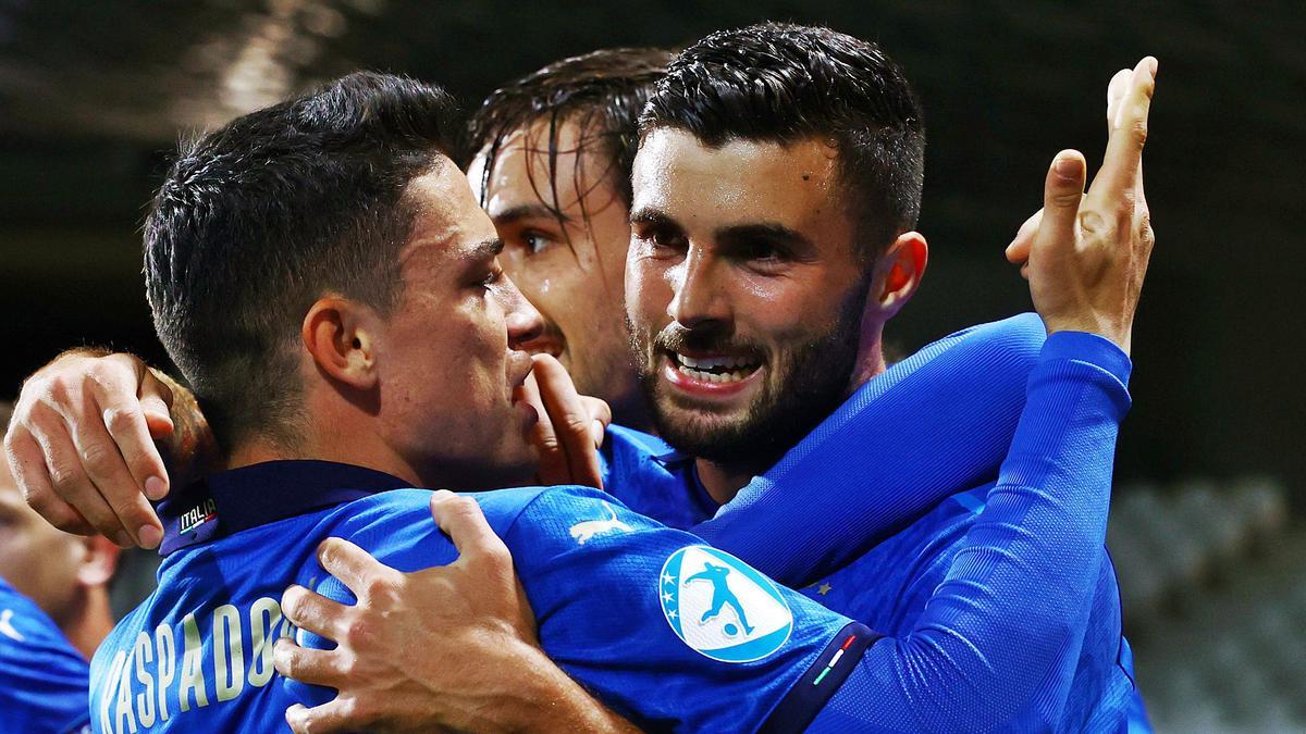 Cutrone celebra uno
de sus goles con la selección 
de Italia sub-21.  reuters