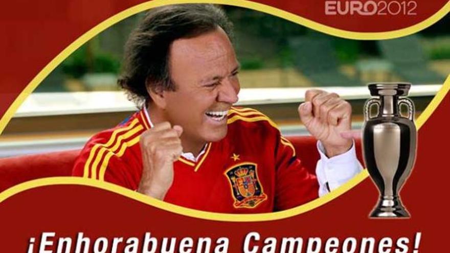 Julio Iglesias celebra la victoria de España.