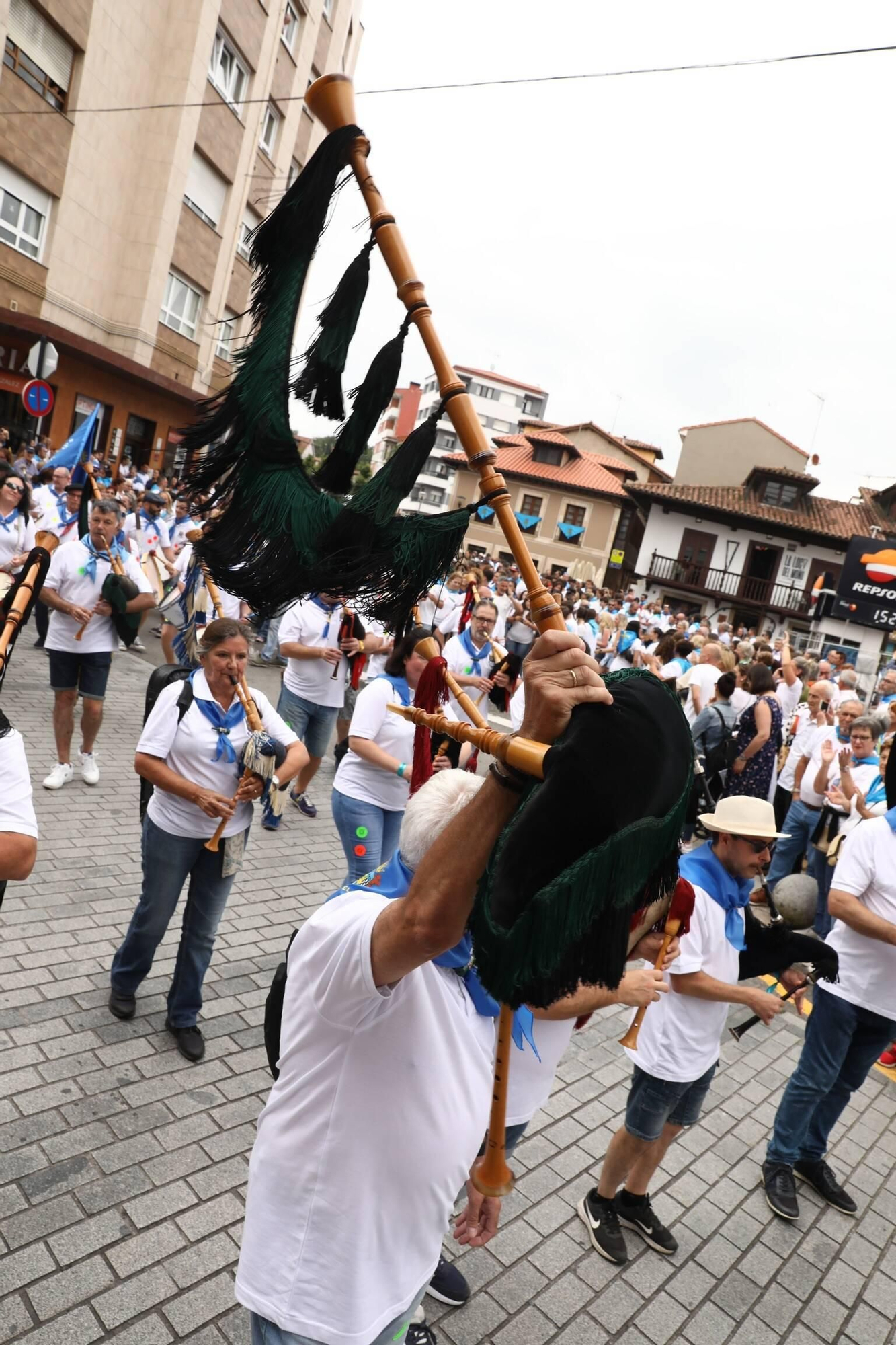 En imágenes: Miles de romeros celebran el Carmín en la Pola