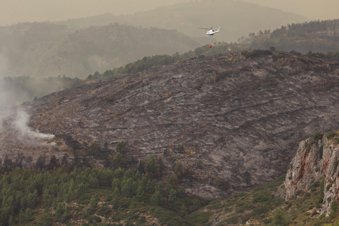 El incendio de Bejís, en imágenes