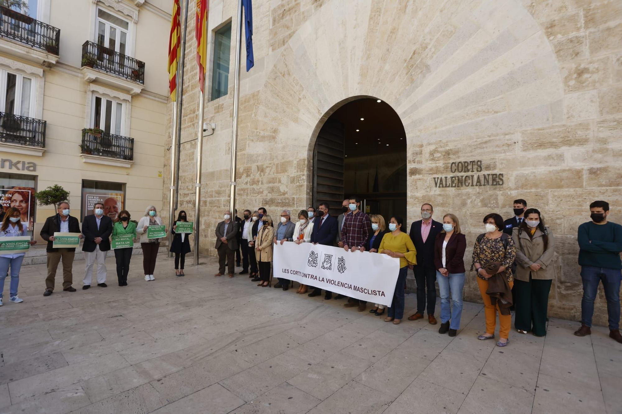 El Consell se concentra para condenar el asesinato machista de Sagunt