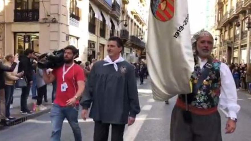 El Valencia CF realiza la Ofrenda a la Virgen