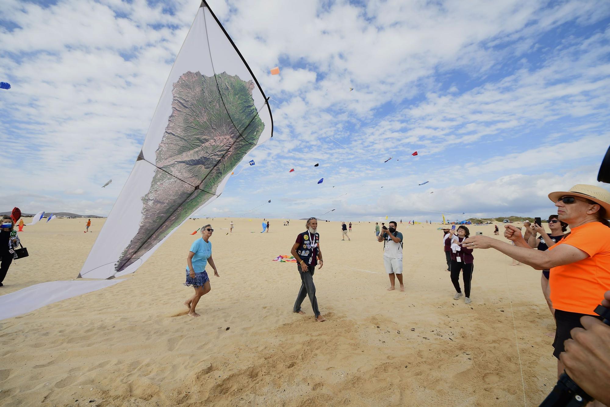 Vuelo inaugural de la 34º edición del Festival Internacional de Cometas de Corralejo