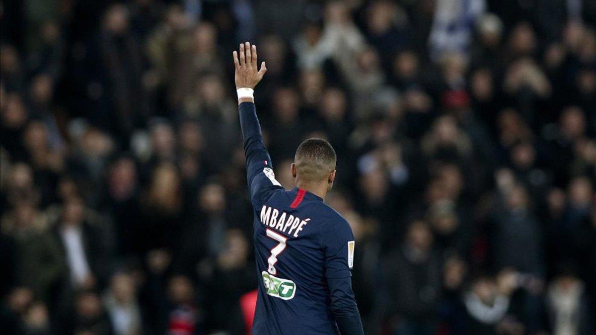 Mbappé anotó un gol ante el Saint Étienne