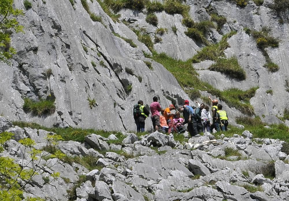 Rescate del policía nacional de Gijón fallecido en Morcín mientras hacía montañismo