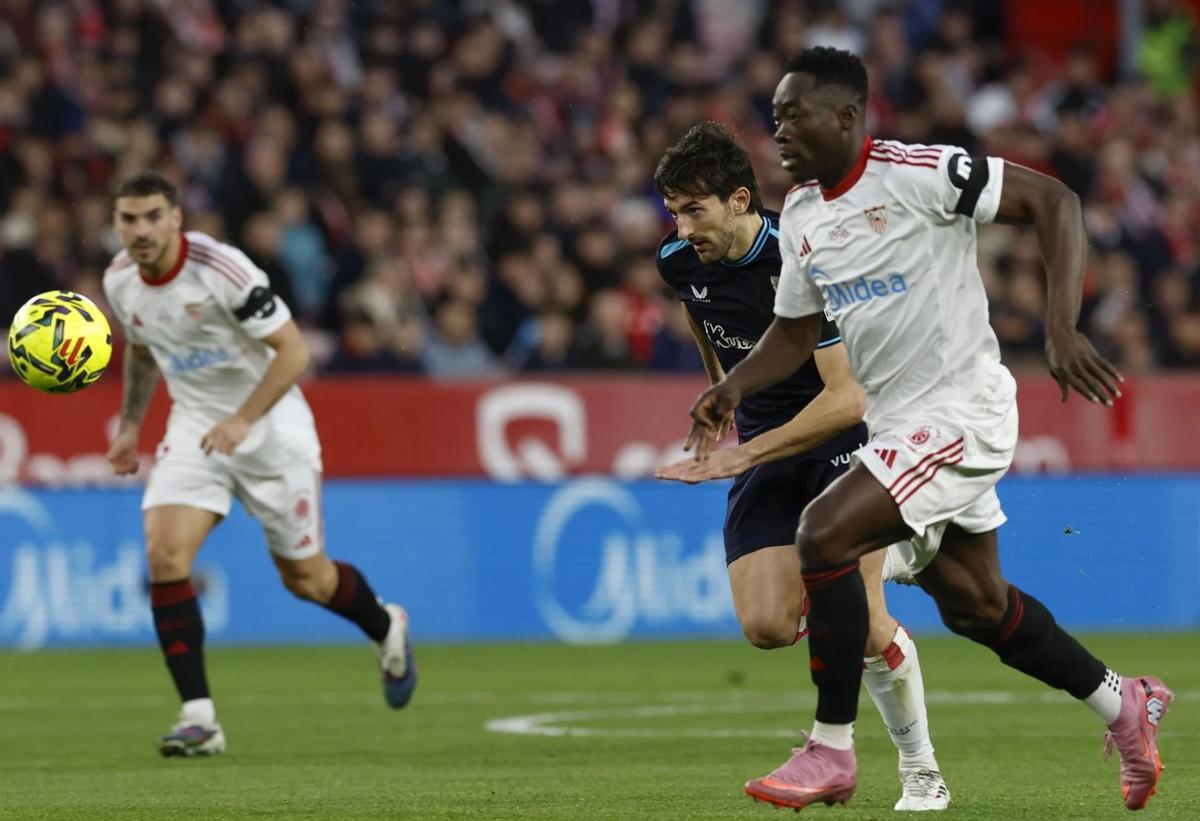 Akor Adams, delantero que ha anotado de penalti el segundo gol sevillista... y definitivo en el partido