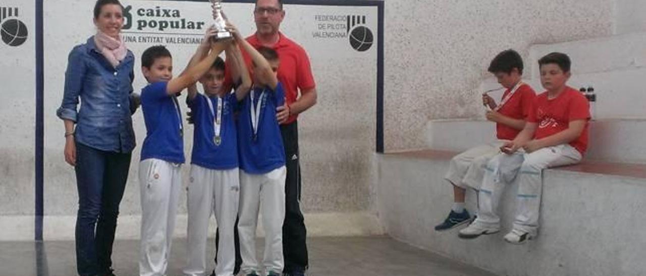 Almussafes consigue la plata en el provincial de escala i corda benjamín