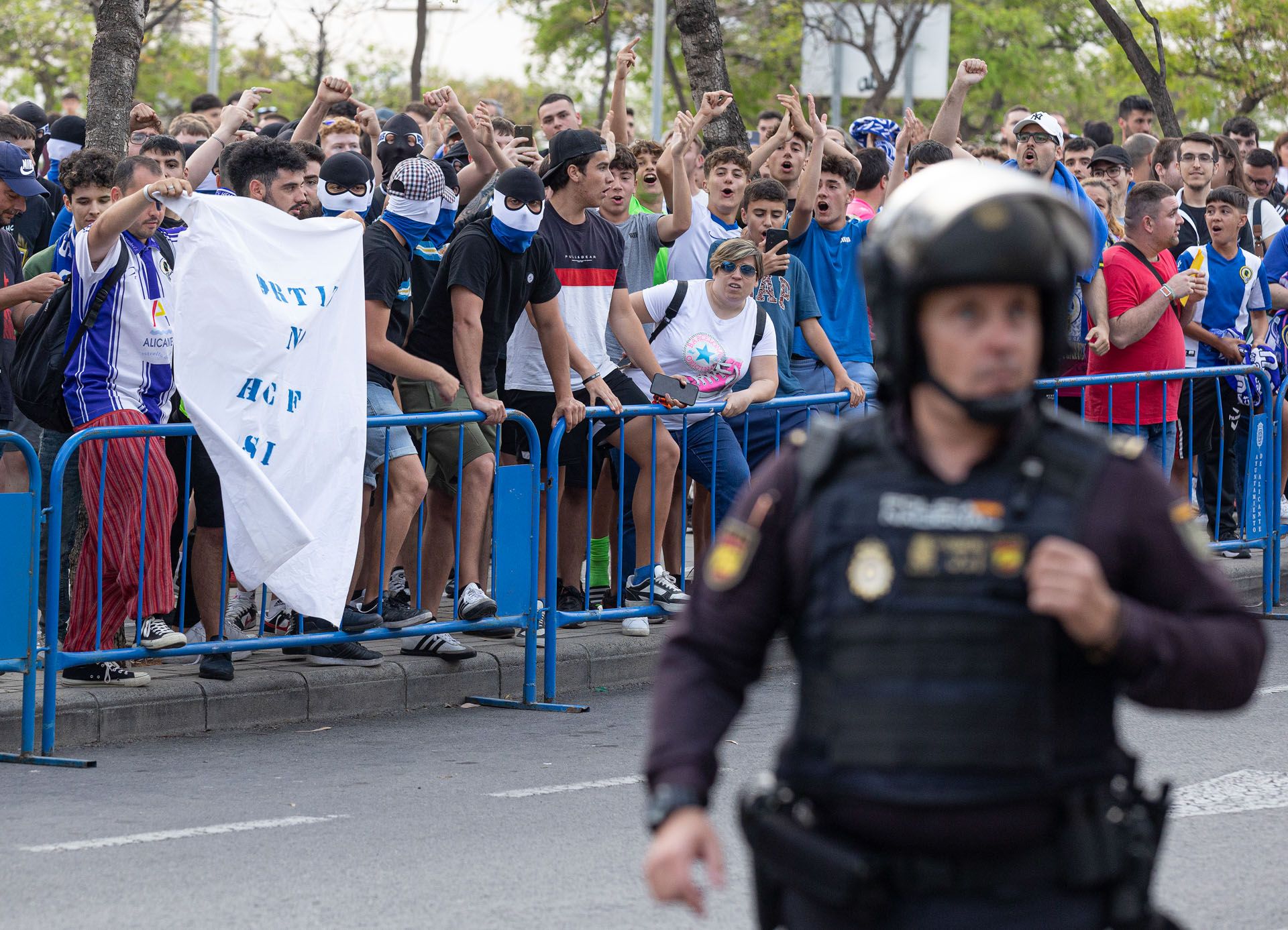 Protestas dentro y fuera del estadio del Rico Pérez