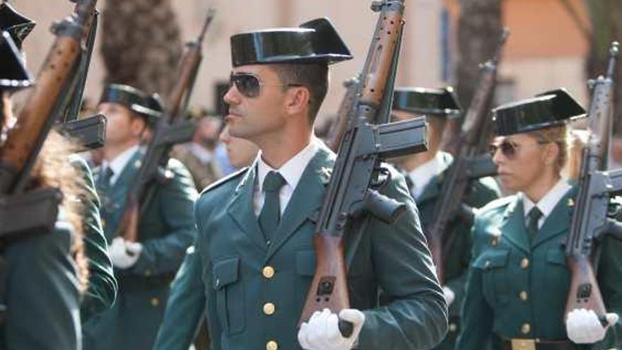 La Guardia Civil realizó un desfile en el día de su patrona.