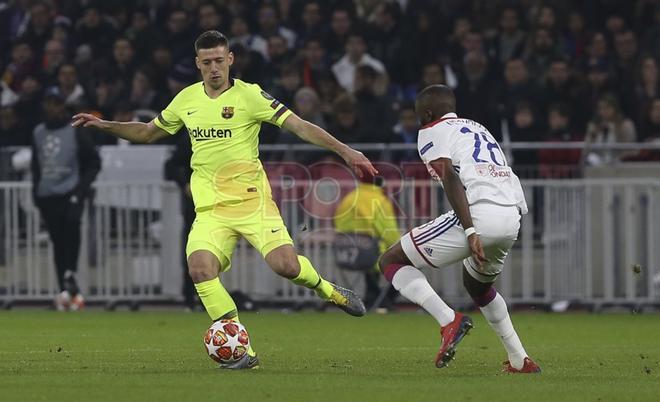 Jugada de Clement Lenglet en el partido de ida de octavos de final de la Champions League