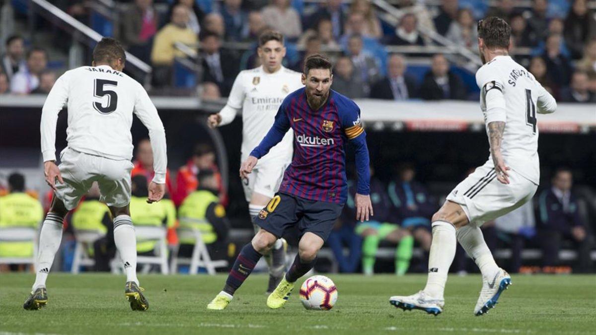 Messi, en una acción del duelo contra el Madrid