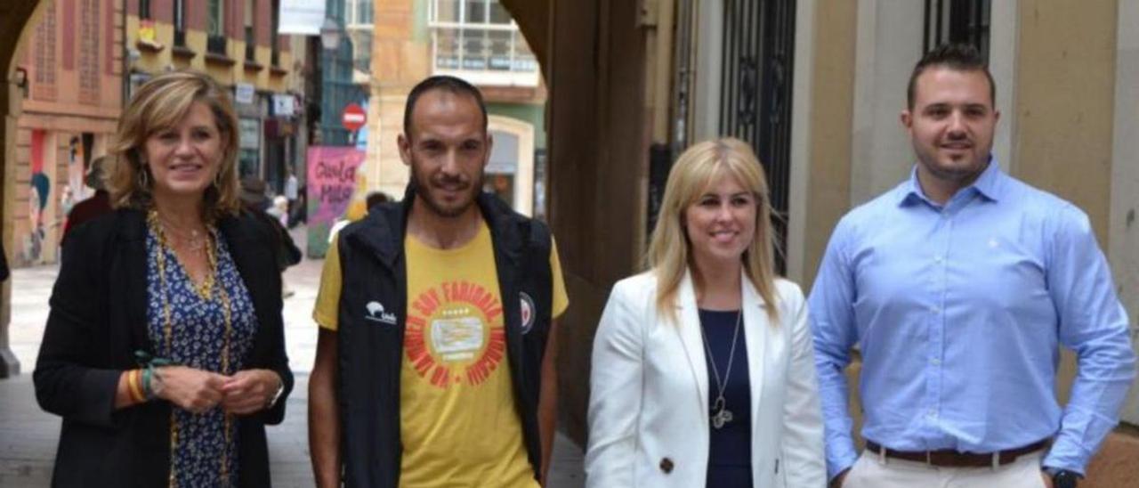 Por la izquierda, Conchita Méndez, Rubén Morán, Ana Fonseca y Cristian Ardura, posando antes de la presentación de la prueba. | LNE