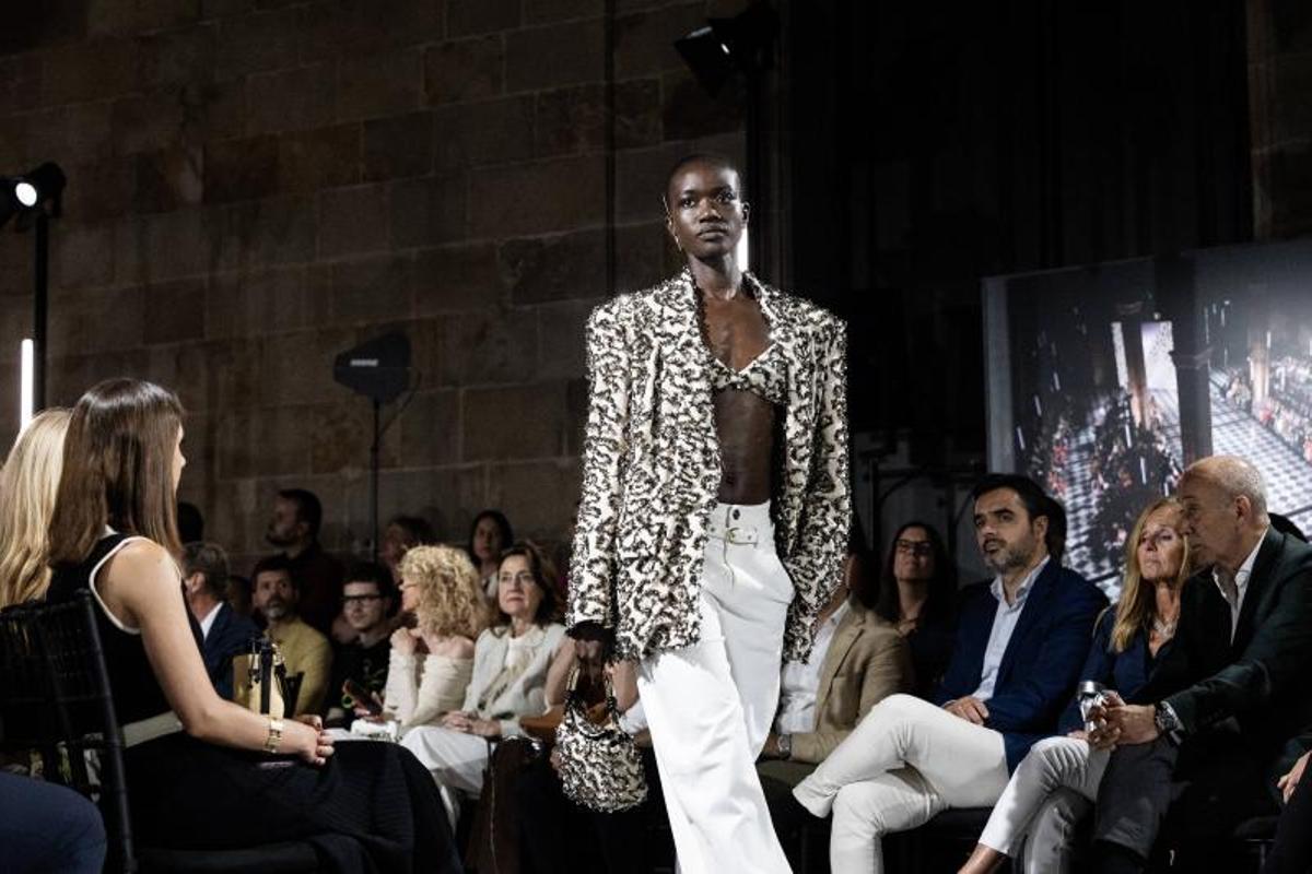 Desfile de los 45 años de Lola Casadamunt activa en la moda Desfile de los 45 años de Lola Casadamunt activa en la moda