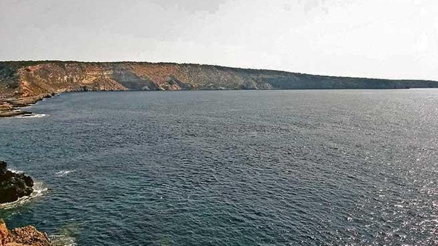 Una panorámica del litoral del ANEI de Rafaubeig.