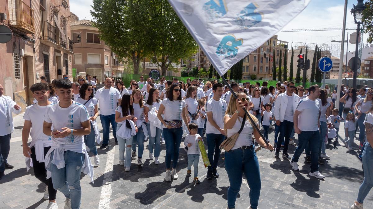 La Peña Universo entrando en la Glorieta caravaqueña