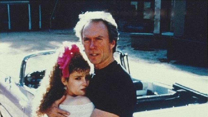 Clint Eastwood y Bernadette Peters, en &#039;El Cadillac rosa&#039;.