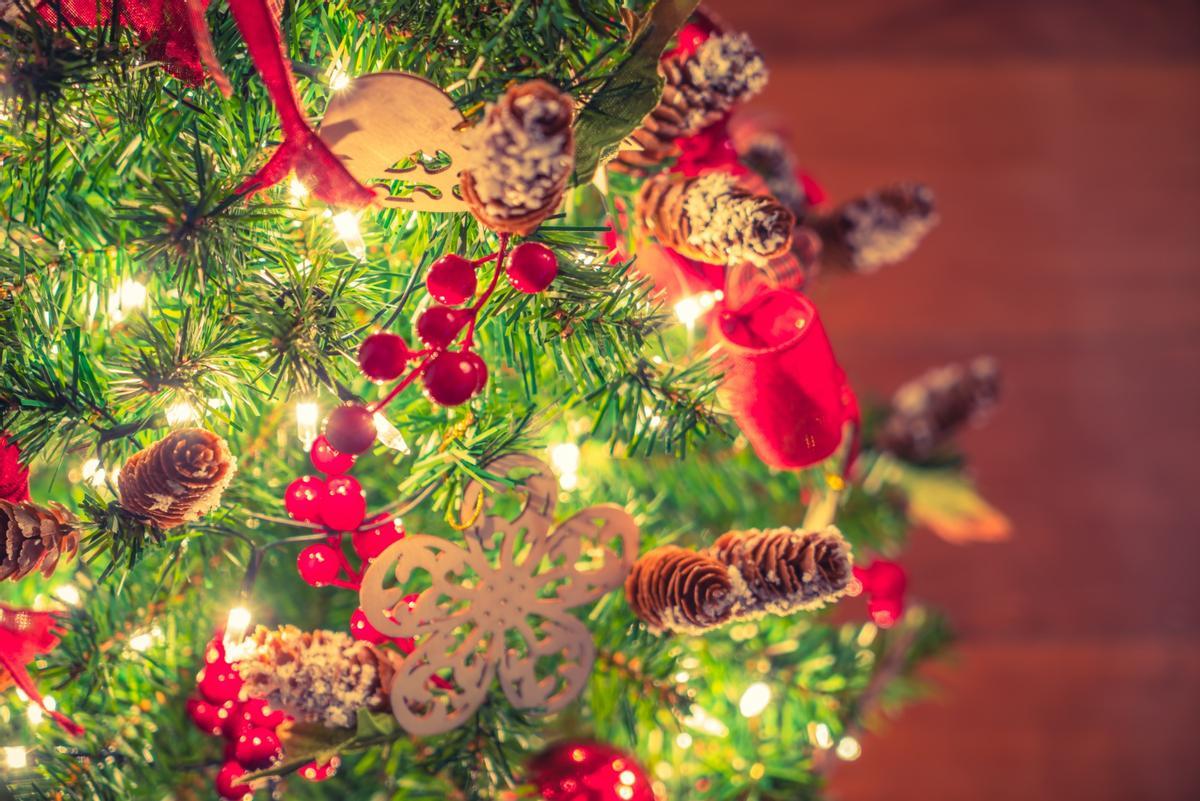 Adiós a los clásicos adornos navideños: estas son las nuevas tendencias para decorar tu árbol esta Navidad