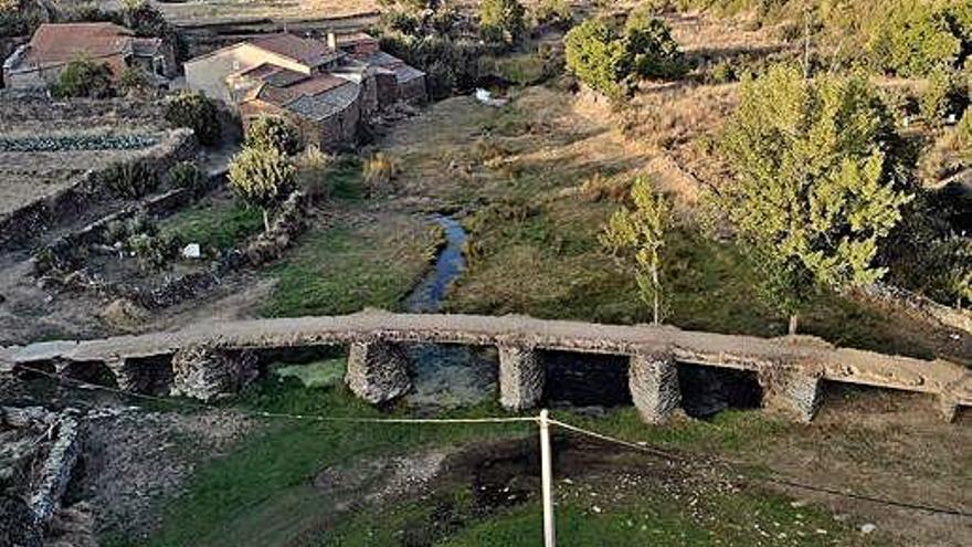 Río Cebal a su paso por Fradellos durante las fechas veraniegas. S.