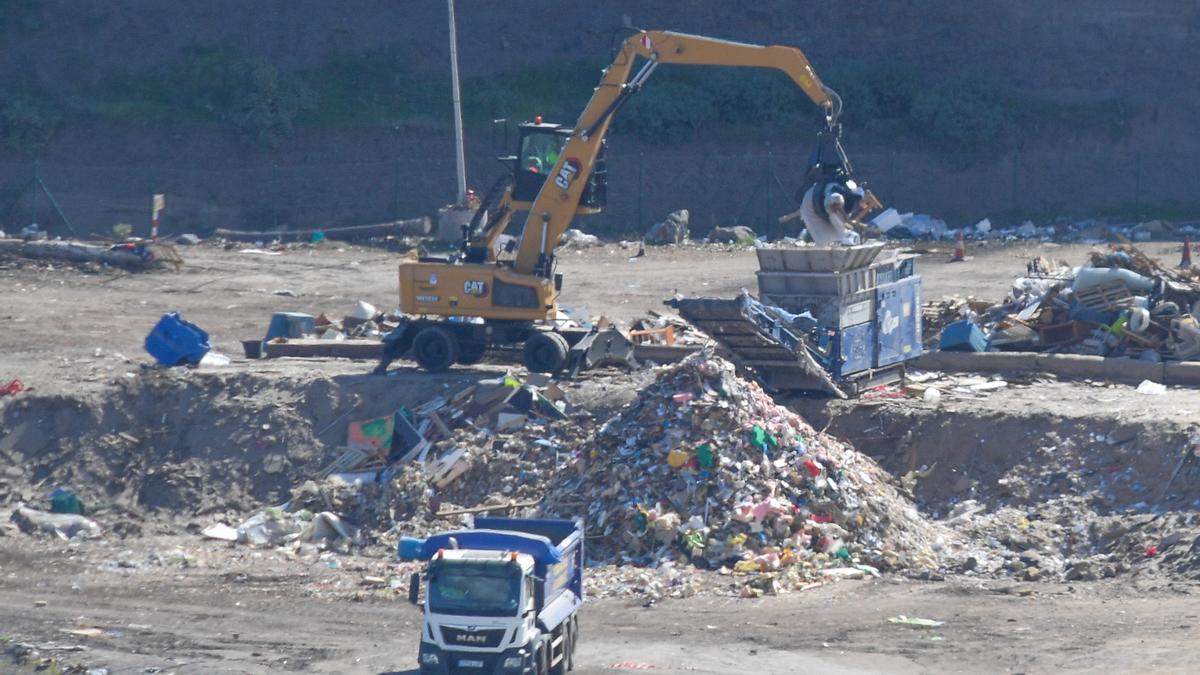 Trabajos en el vaso de vertido del Ecoparque del Salto del Negro