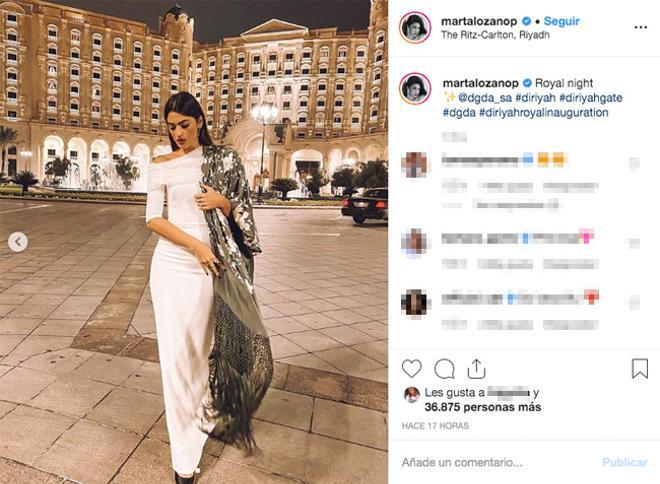 Marta Lozano con vestido de novia de Sophie et voilà y mantón de manila