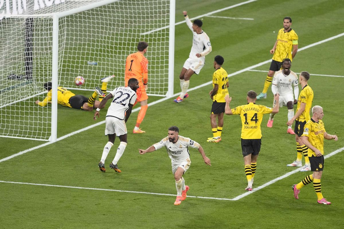 Carvajal celebra su gol ante el Dortmund en la final de la Champions.