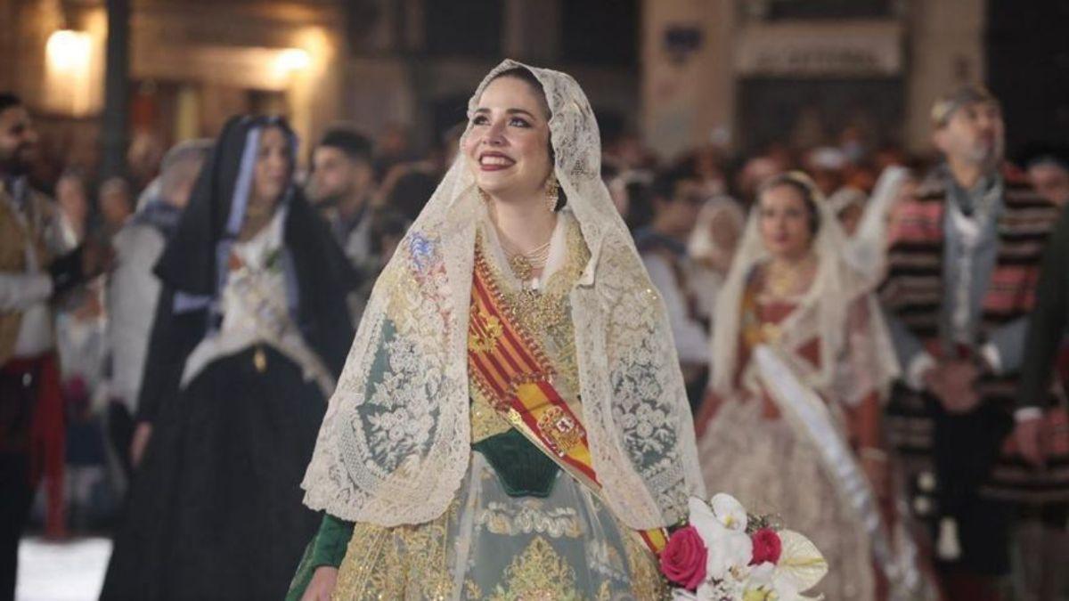 Así era la mantilla que lució la Fallera Mayor de València durante la Ofrenda