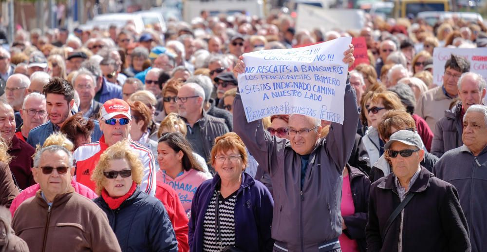 Manifestación en Elda-Petrer por la subida de las pensiones.