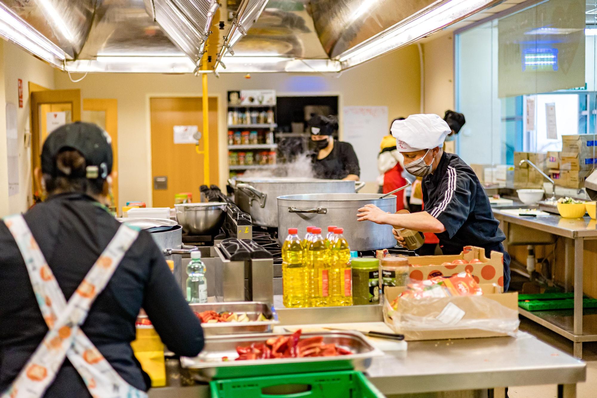 El vehículo es una donación de la empresa Carmencita. La ong coordina con sus empresas colaboradoras el envío de un camión con alimentos a Ucrania