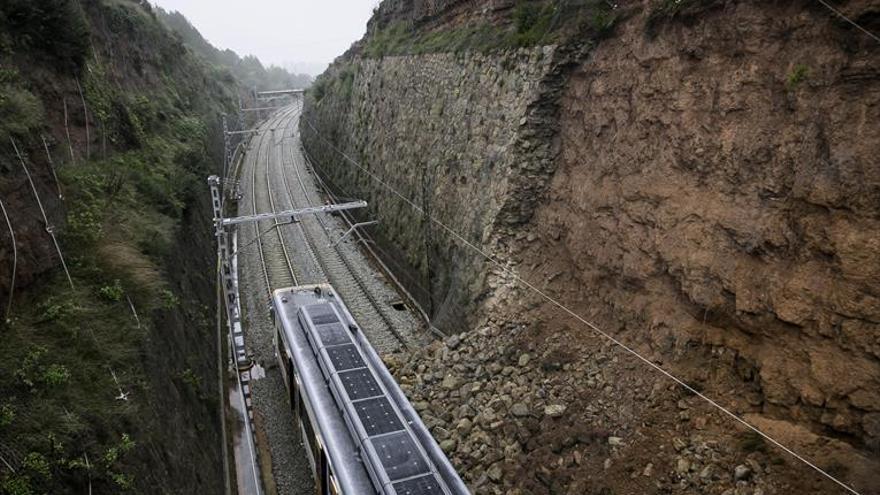 Descarrilamiento mortal en Tarrasa al ceder un muro tras las lluvias