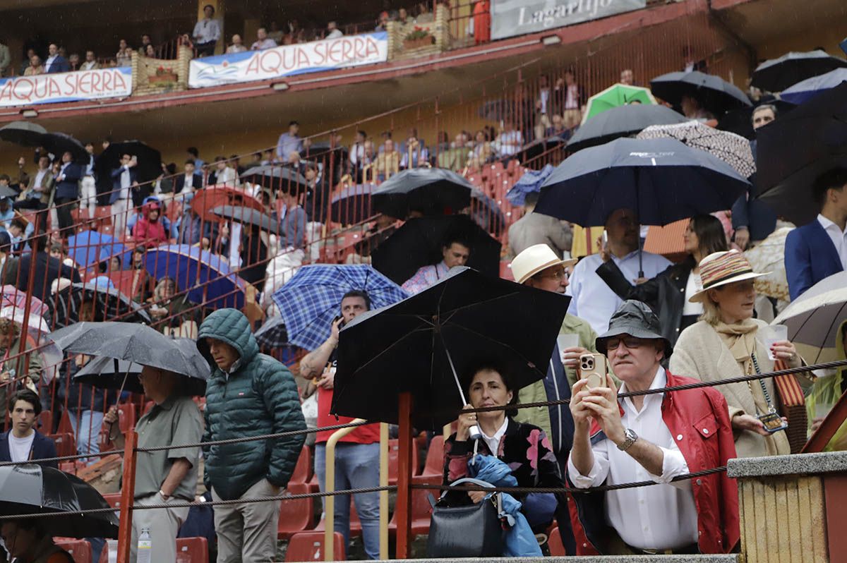 El aplazamiento de la corrida de Domingo Hernández en Córdoba, en imágenes
