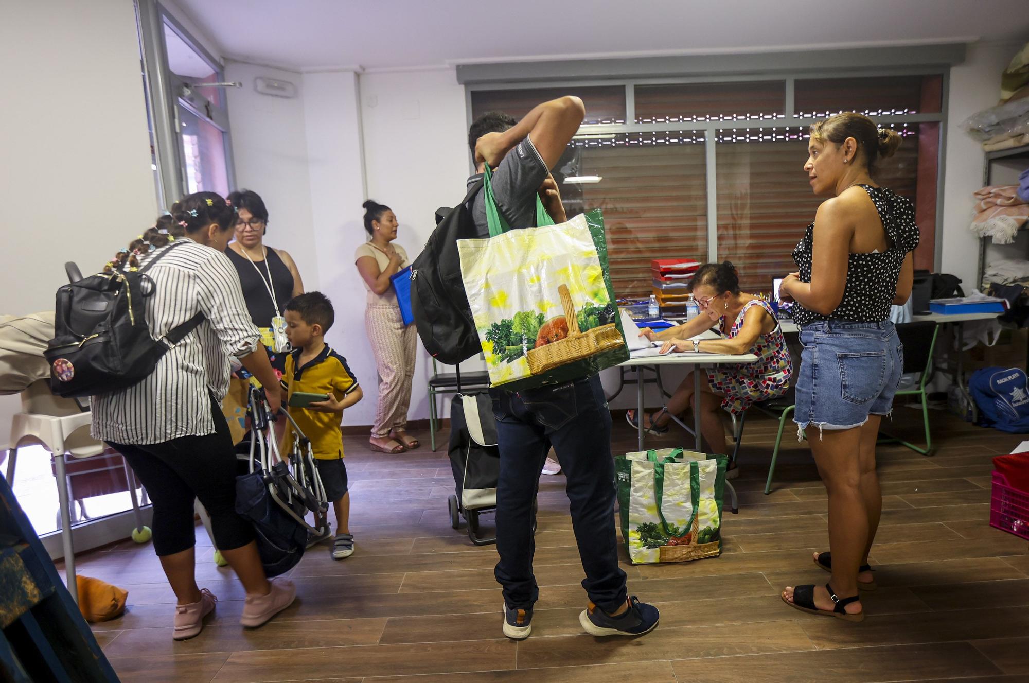 Reparto de comida en Reacción Solidaria