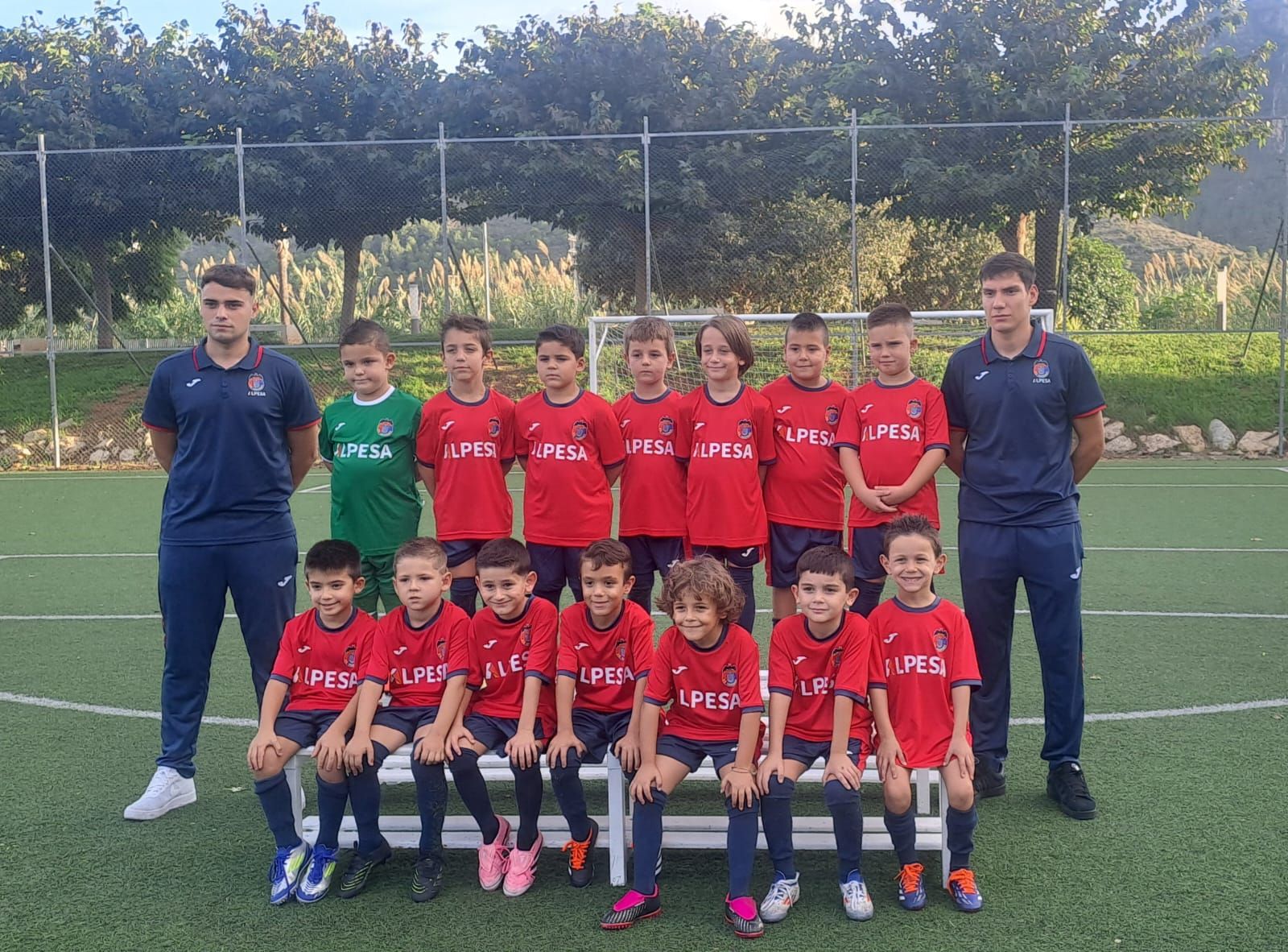 La "familia" de la UE Tavernes 2025-2026 se presenta en sociedad