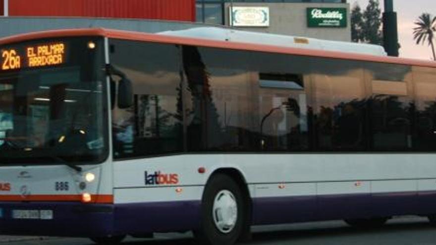 Autobús de Latbus. Foto de archivo