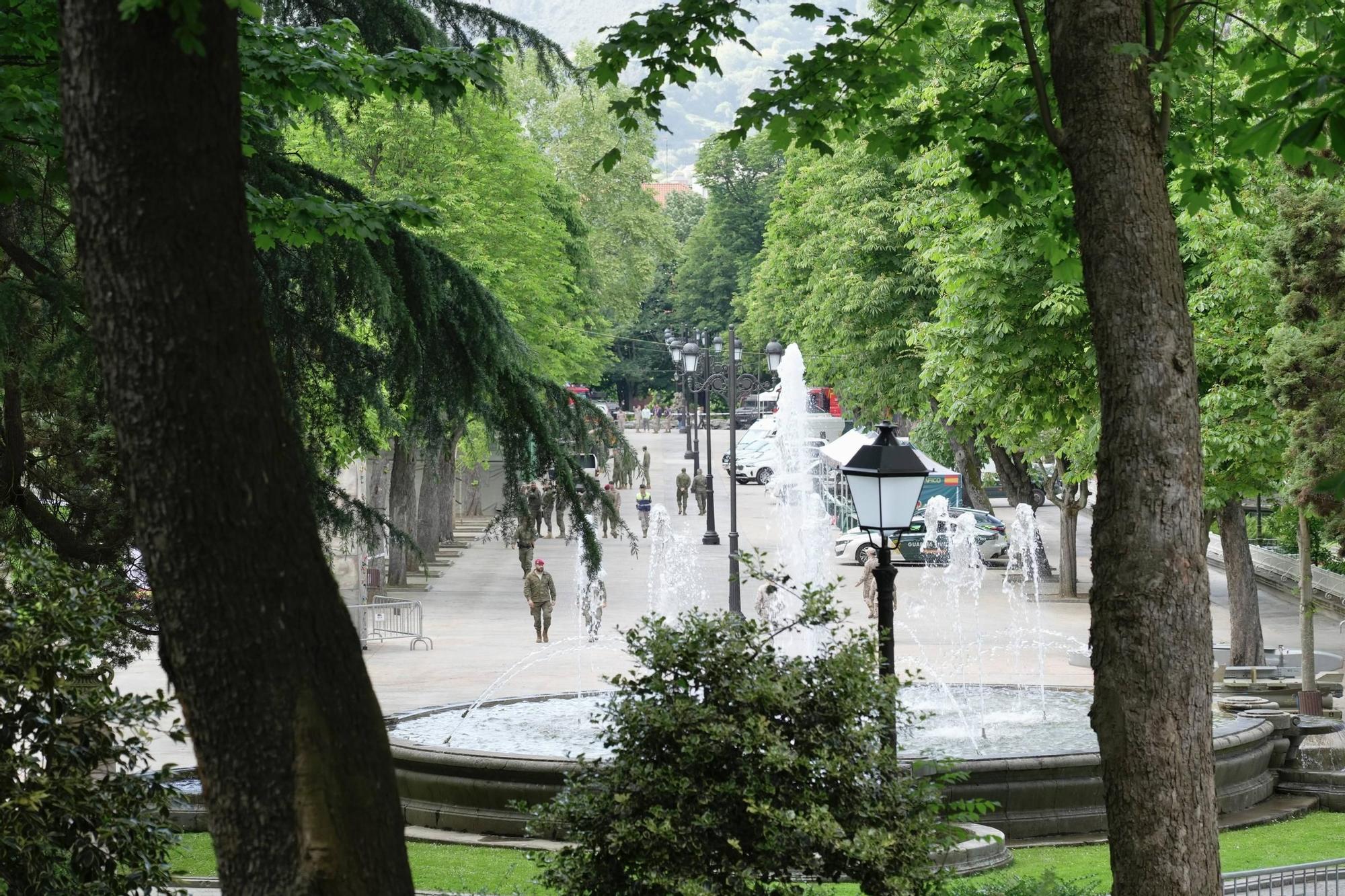 En imágenes | Prepatativos del Día de las Fuerzas Armadas en Oviedo