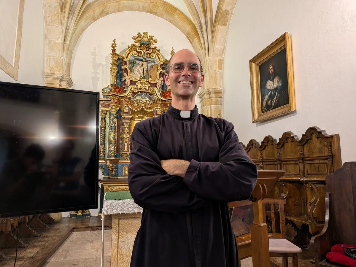 El padre Brian Jackson, tras el taller.