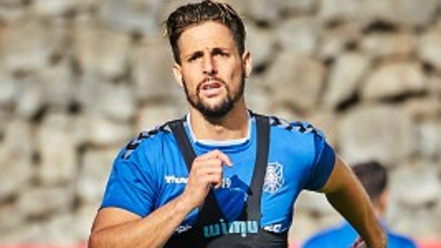 Fran Sol, durante el entrenamiento de ayer en El Mundialito. | | CD TENERIFE