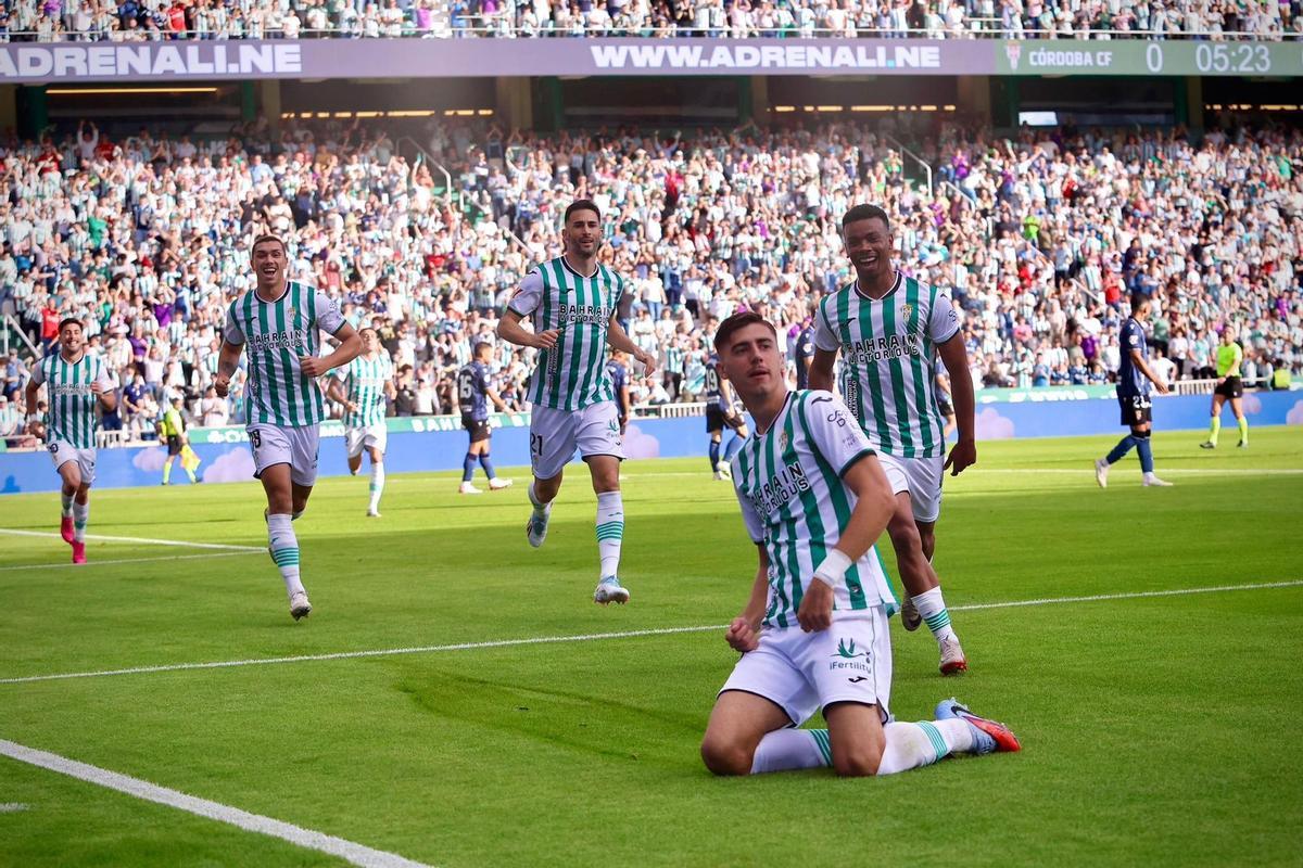 Dani Requena celebra su gol ante el Ceuta en El Arcángel, en la última victoria del Córdoba CF en Liga.