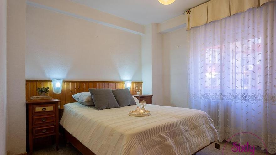 Se vende piso de tres habitaciones con plaza de garaje en un barrio de Zaragoza en pleno crecimiento por 180.000 euros