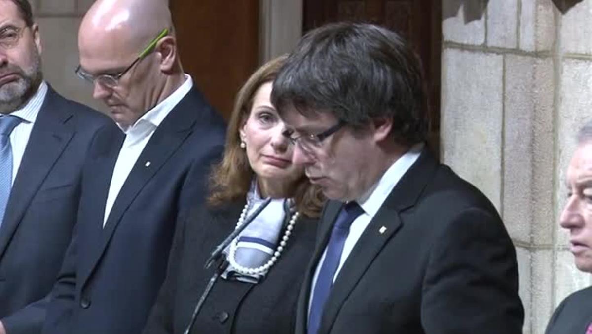El president de la Generalitat, Carles Puigdemont , es reuneix amb el cos consular.