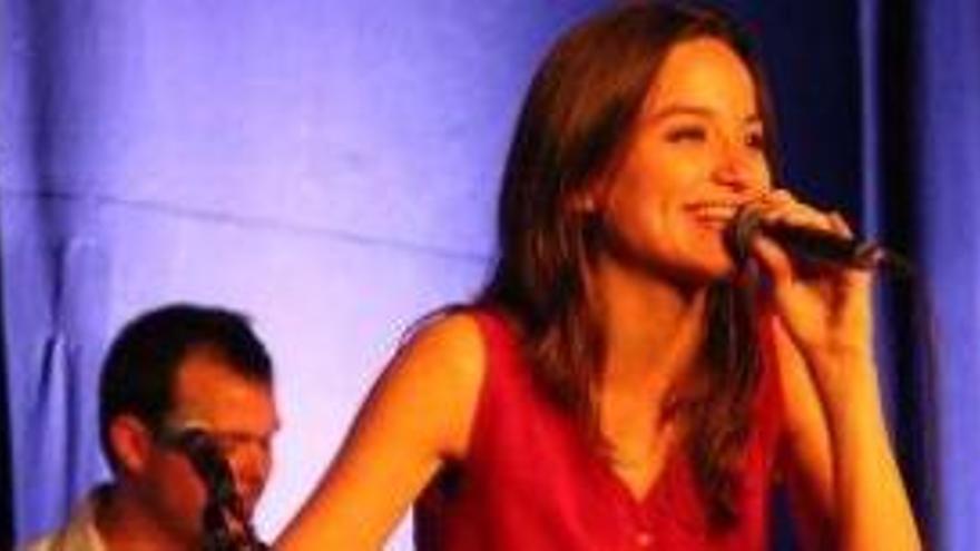 La jove cantautora Judit Neddermann va brillar dissabte a Súria