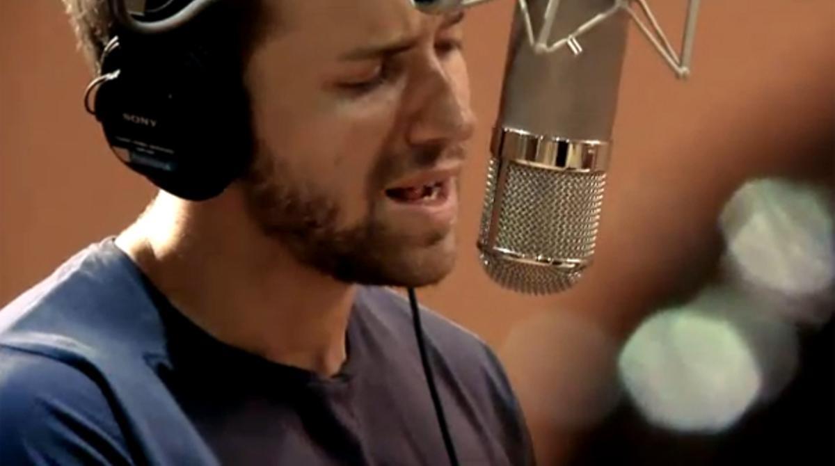 Pablo Alborán canta Solamente tú