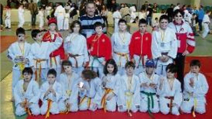 Judo El GEiEG es  penja 18 medalles al Provincial de Judo