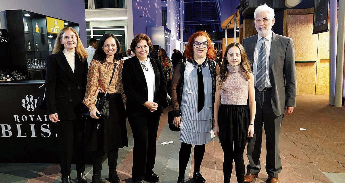 Julia González, directora de la Escola Técnica Superior de Enxeñaría de la USC; Elena López Lago, decana de Física; María José Sampedro Vizcaya, decana de Psicoloxía; Elena Vázquez Cendón, decana de Matemáticas;  Elías Feijo, decano de Filoloxía, y Julia Feijo
