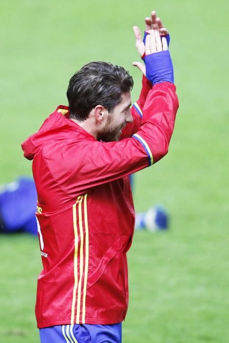 Entrenamiento de la selección española en El Molinón.