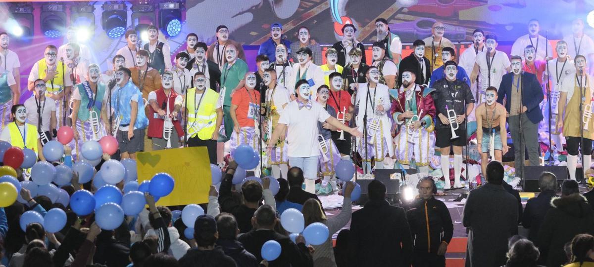 Trinkosos, durante su actuación de fase, que, como la final, se celebra en el recinto habilitado junto a la plaza Quinto Centenario.
