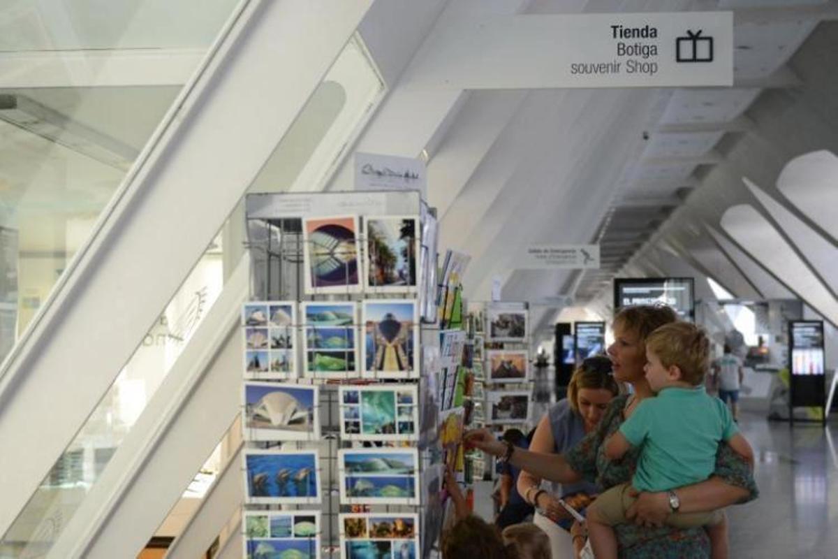 La entrada a la tienda del Museu de les Ciències.