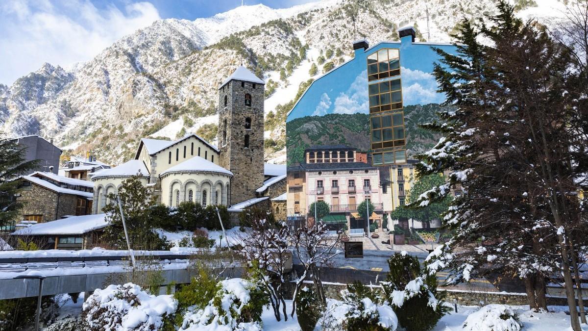 El centro histórico de Andorra la Vella, nevado