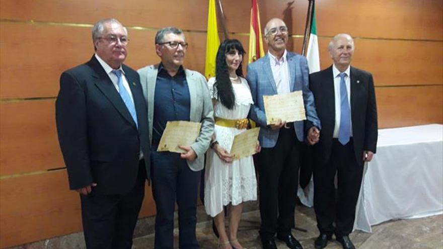 Cruz díaz logra un premio por ‘madre extremadura’