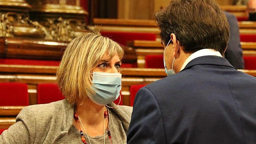 La consellera de Salut, Alba Vergés, conversa amb el president del grup d&#039;ERC, Sergi Sabrià